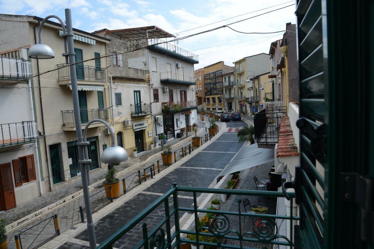 City House Villa Campofelice Di Roccella Buitenkant foto